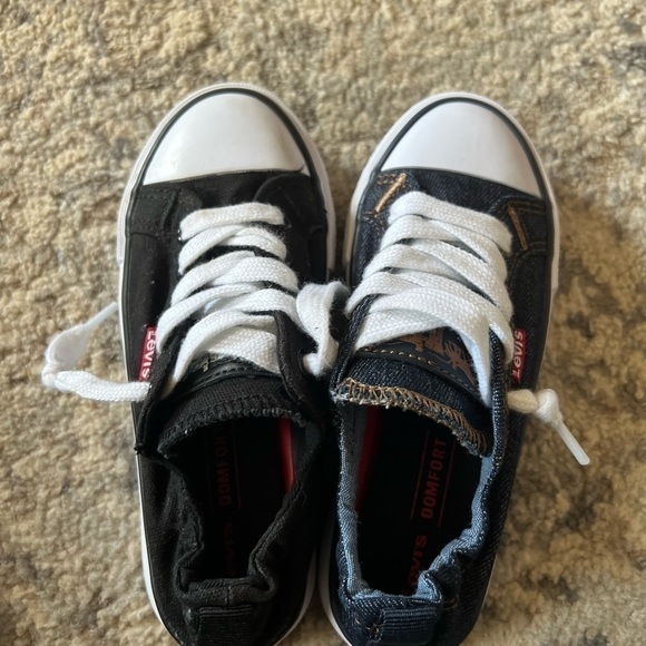 Youth size 12 mix and match Levi shoes - Picture 3 of 7